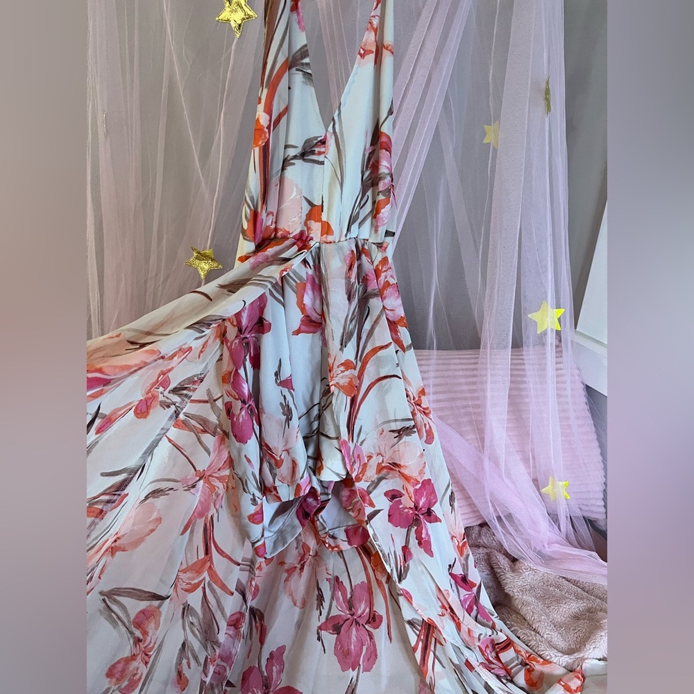 🌺 Flowing Floral Halter Maxi Dress w. Deep V Neck | Med | GUC | Festival Wear ☀️ - Picture 2 of 16